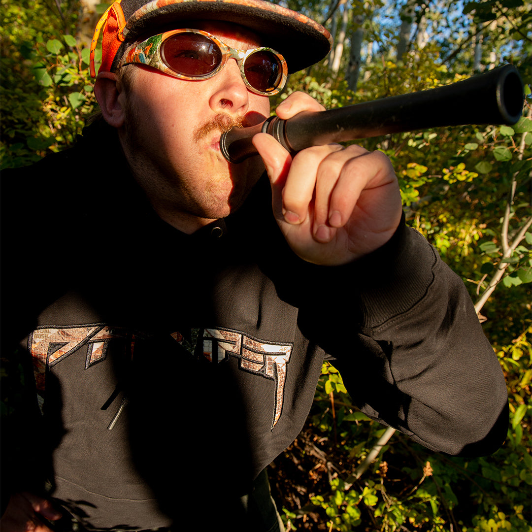actualbush-hoodie_0000_2024_09_25_PV_actualbush_life_74.jpg