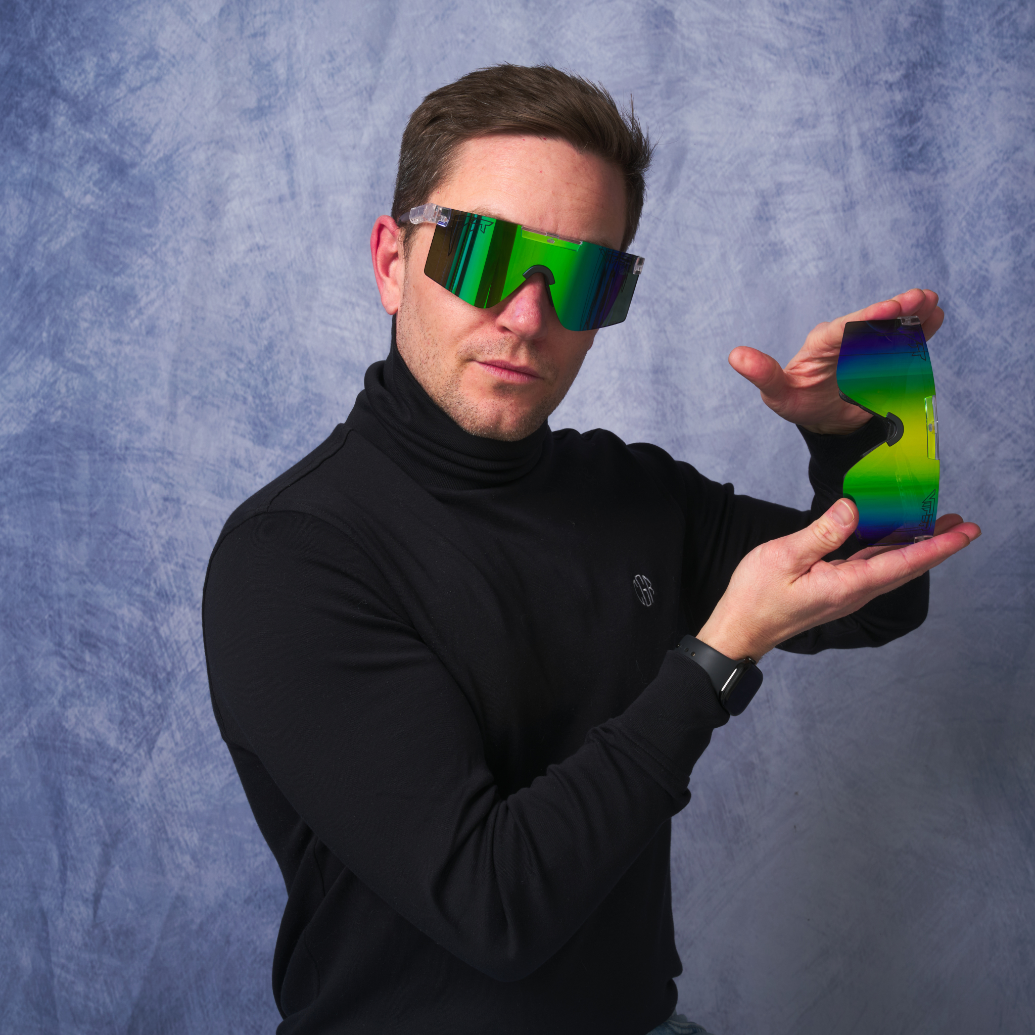 bio-clear-original-2.0-hdpv-polarized-blue-green-lifestyle.png
