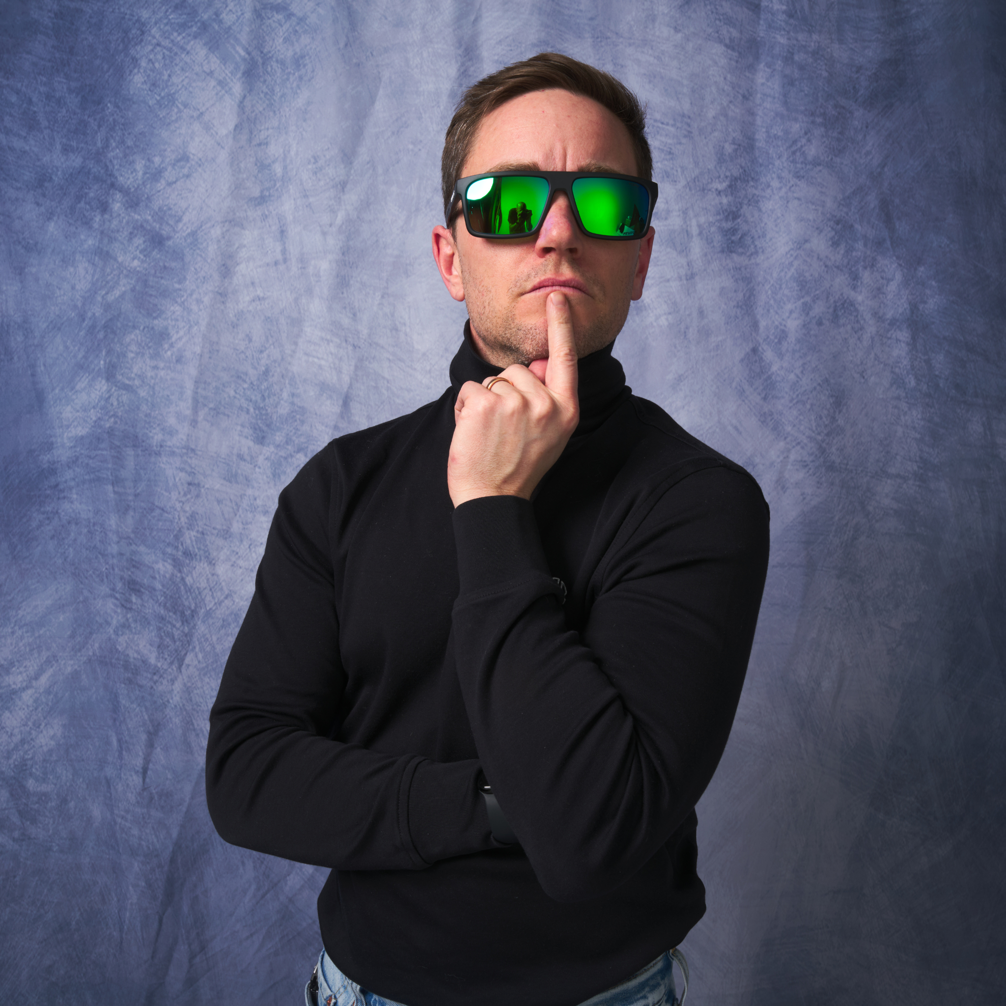 bio-exec-turboshaft-hdpv-polarized-blue-green-lifestyle.png