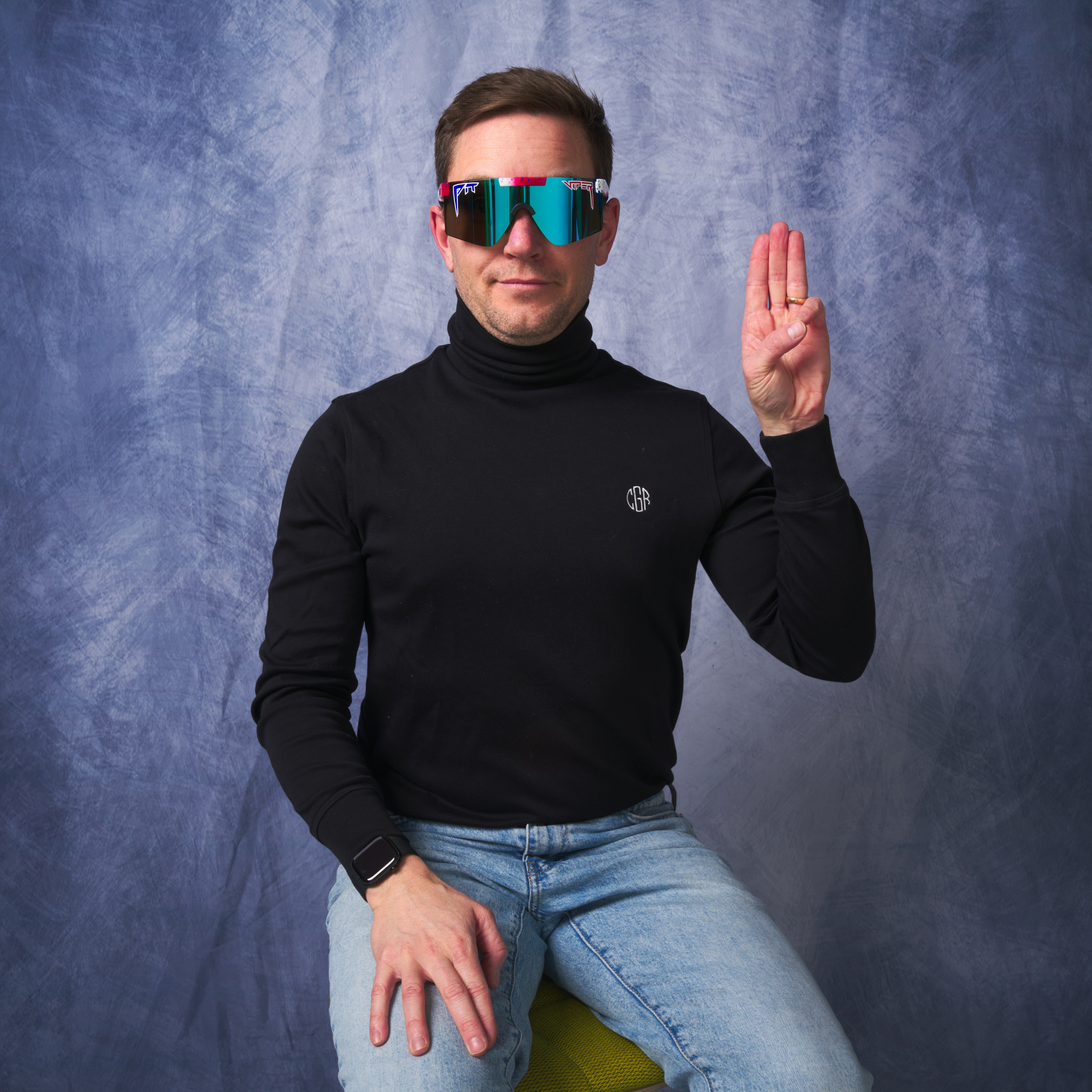 firecracker-original-2.0-regular-hdpv-polarized-blue-lifestyle.png