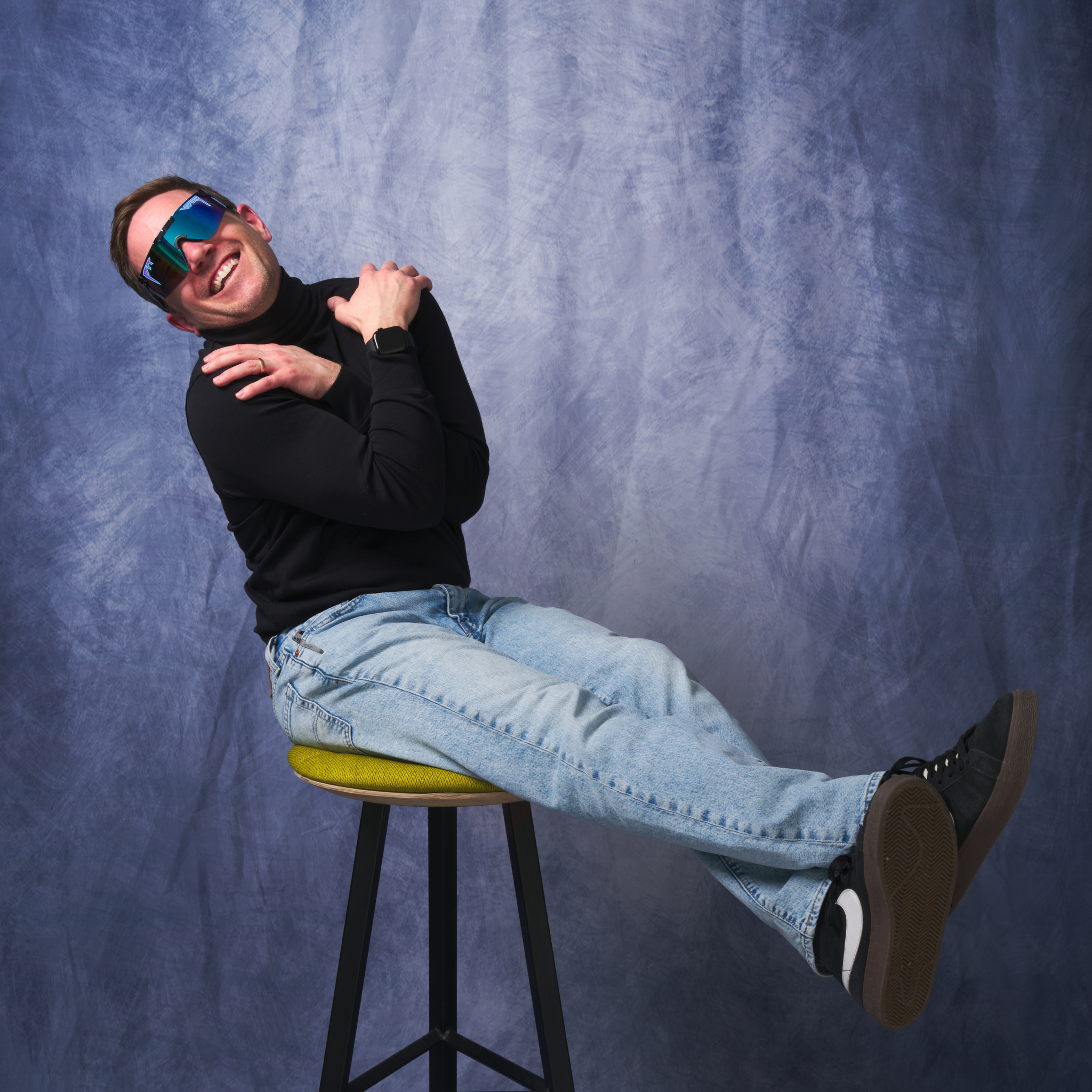 midnight-original-2.0-regular-z87-blue-lifestyle-2.png