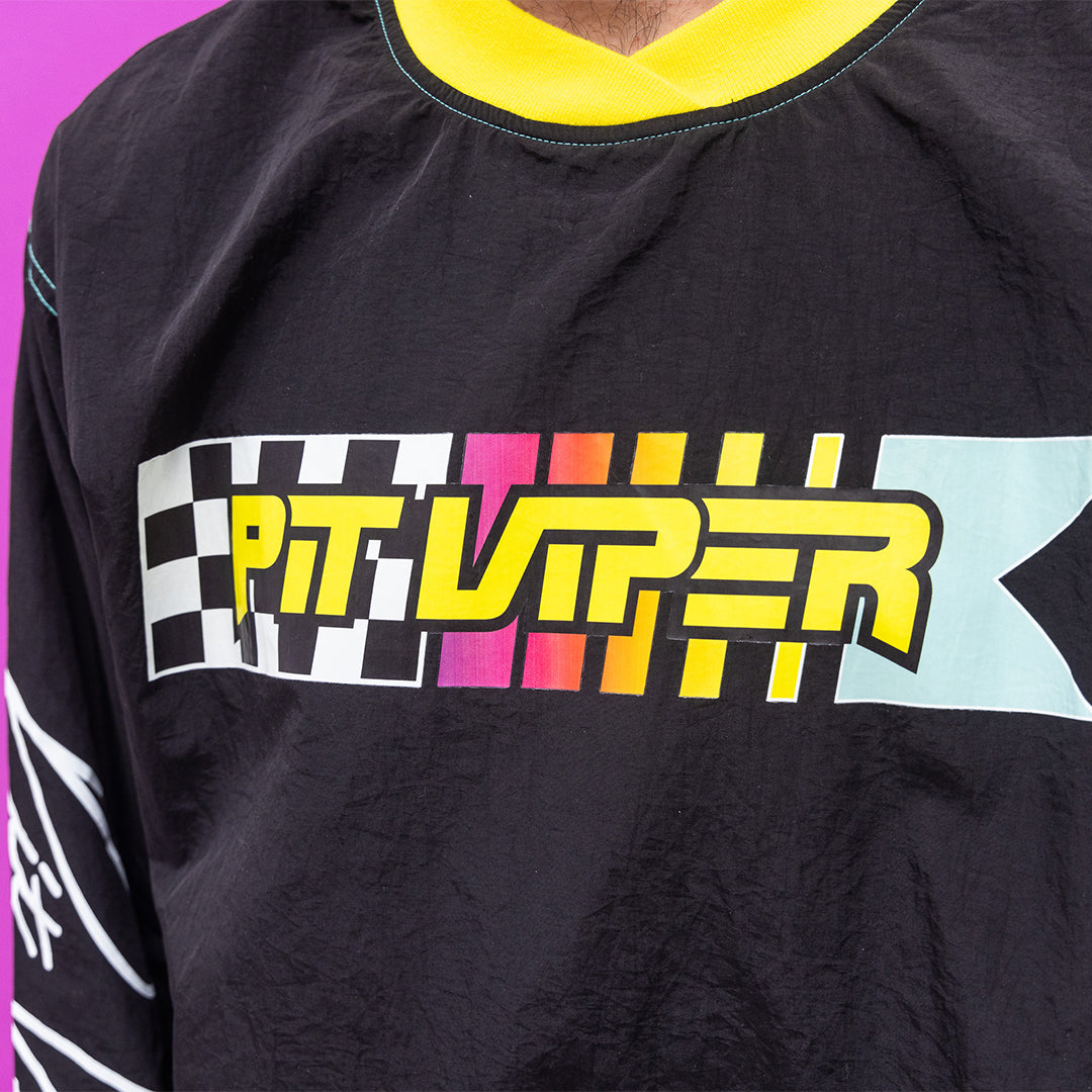 snowmachine_windshirt_lifestyle_0001_PV_NewColorsStudio_AdamClark_Lifestyle_0346.jpg