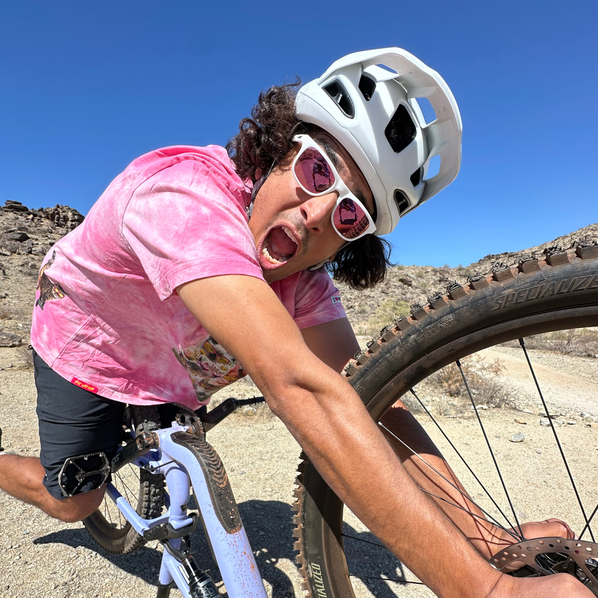 the_miami_nights_highball_hdpv_polarized_pink_mo_bike_lifestyle.png