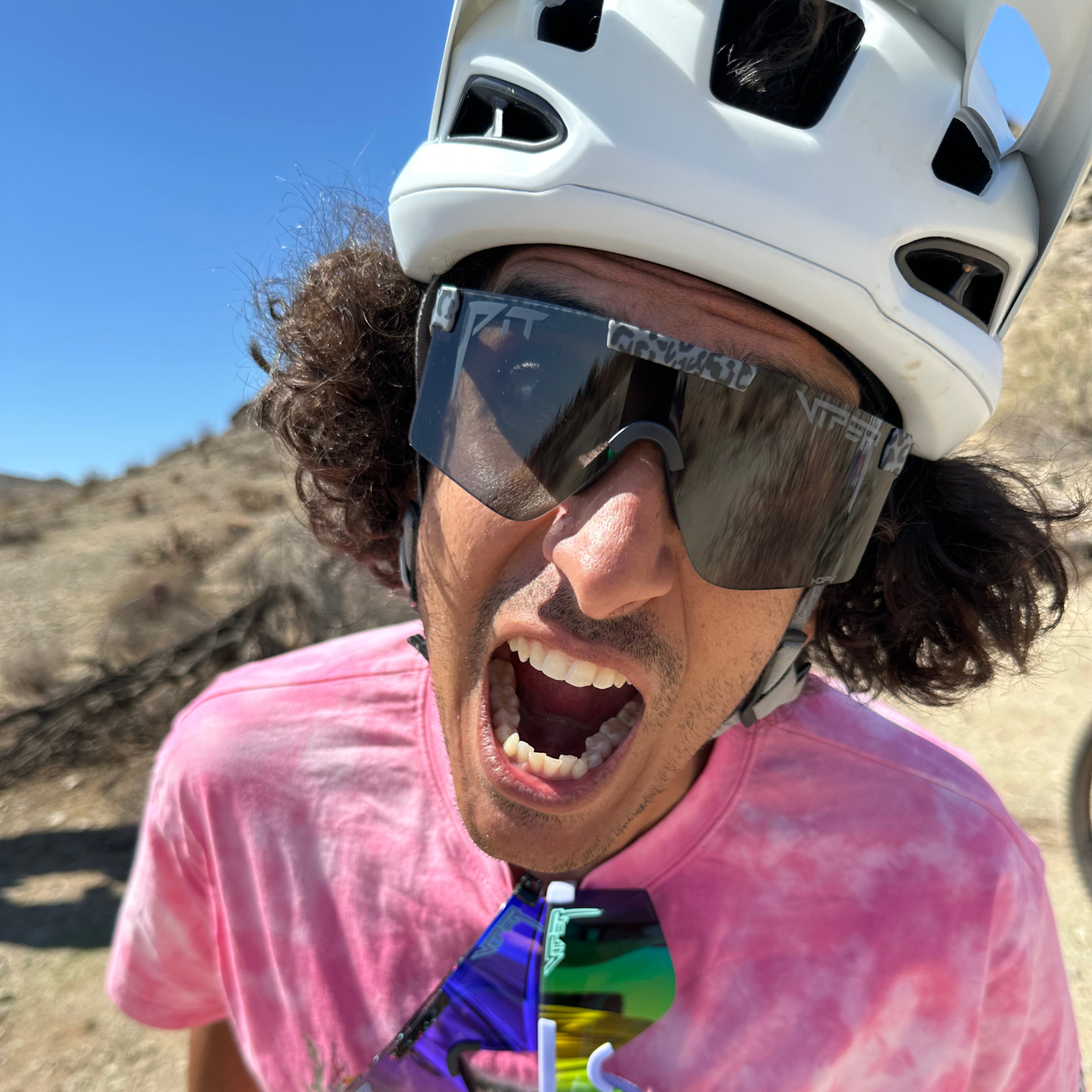 the_nocturnal_original_2.0_wide_hdpv_polarized_smoke_mo_bike_lifestyle.png