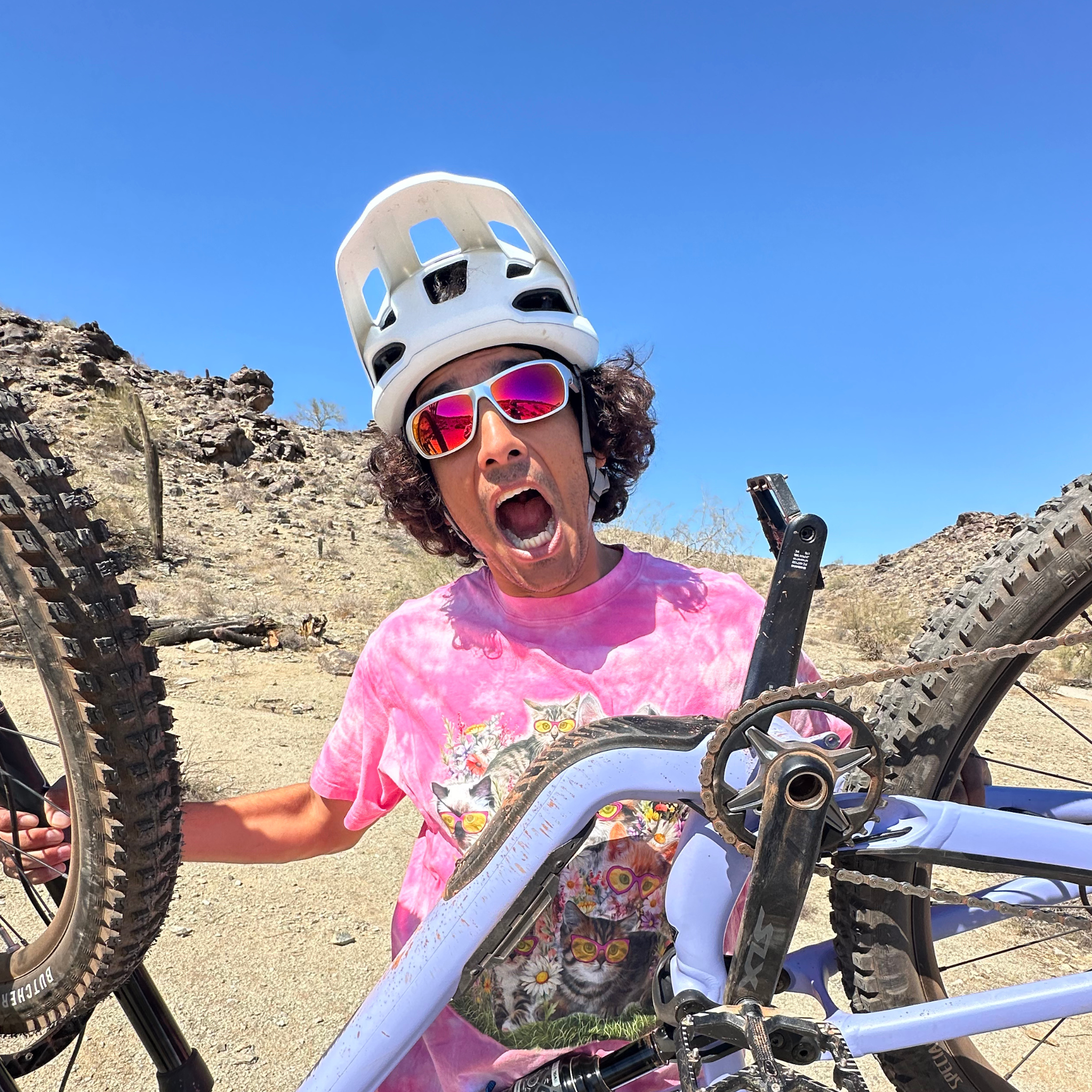 the_spine_tingler_somox_hdpv_polarized_red_mo_bike_lifestyle.png